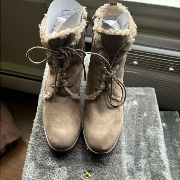 Reaction Kenneth Cole Salas Lace Up Cozy Ankle Boot in Taupe Women’s 8.5 NWOT - Picture 3 of 5